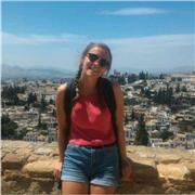 Studentessa livello di inglese C1 ( certificazione CAE), offro ripetizioni di inglese per grammatica, letteratura e conversazione. Essendo io stessa studentessa di lingue, conosco diversi metodi per imparare una lingua e farla propria. Ho precedenti esper